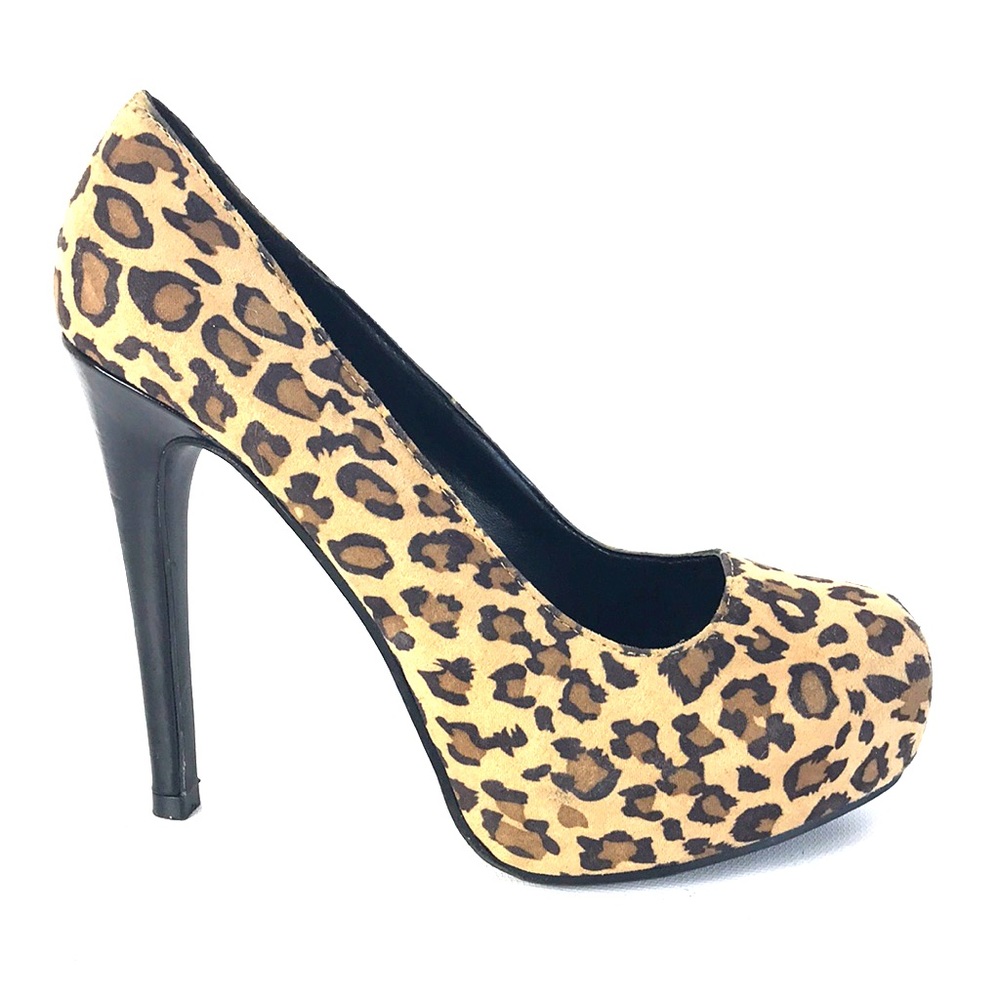 Kardashian collection leopard Pumps Size 6.5